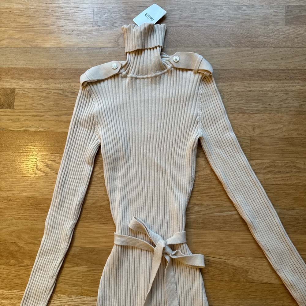 Elegant Cream Ribbed Knit Dress - Picture 3 of 4